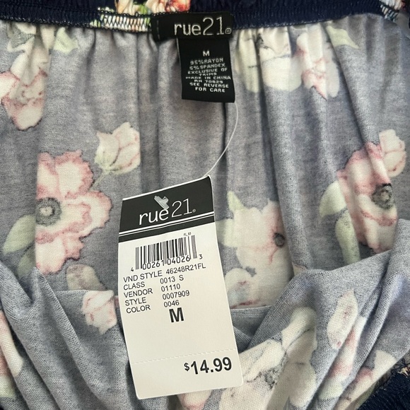 *⭐️ 3/$20* Rue21 Off the Shoulder Floral Top - Picture 3 of 4